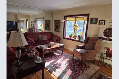 912 Oaks Drive, Franklin Square, NY 11010 - Photo 3