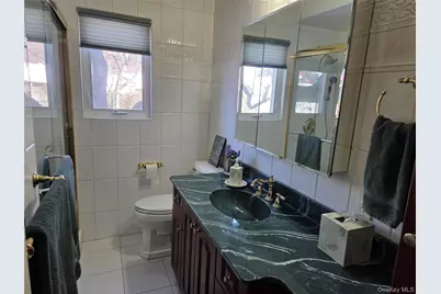 912 Oaks Drive, Franklin Square, NY 11010 - Photo 7