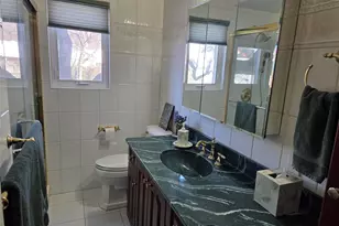 912 Oaks Dr, Franklin Square, NY 11010 - Photo 7