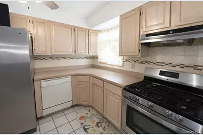 16 Oakdale Avenue, Selden, NY 11784 - Photo 3