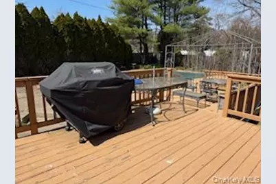 22 Salisbury Drive S, East Northport, NY 11731 - Photo 11