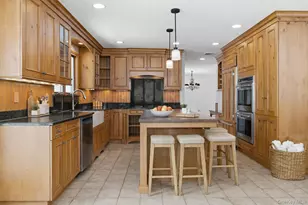 2 Sutton Pl, Katonah, NY 10536 - Photo 11