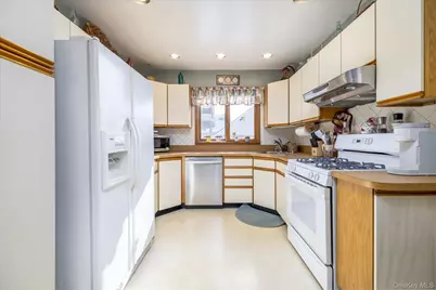 1065 Russell Street, Franklin Square, NY 11010 - Photo 9