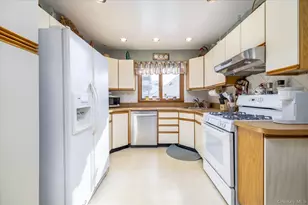 1065 Russell St, Franklin Square, NY 11010 - Photo 9