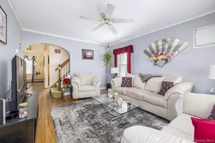 1065 Russell St, Franklin Square, NY 11010 - Photo 5