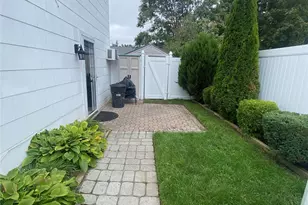 547 Middle St, North Babylon, NY 11703 - Photo 15