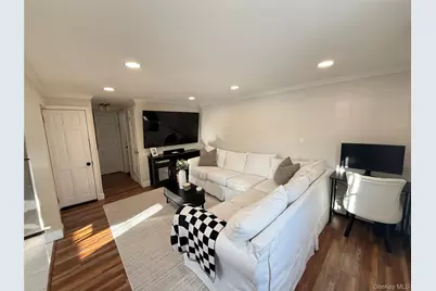 547 Middle Street, North Babylon, NY 11703 - Photo 3