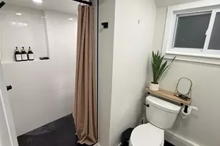 547 Middle St, North Babylon, NY 11703 - Photo 9