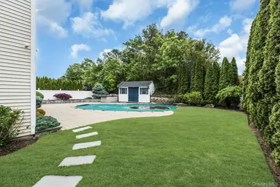 10 Shady View Crossing, Manorville, NY 11949 - Photo 27