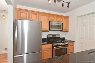 352 Carroll Close, Tarrytown, NY 10591 - Photo 3