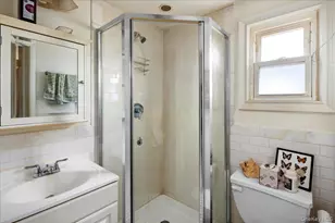 38 Johnson Pl, Woodmere, NY 11598 - Photo 17