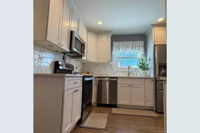 209 S 11th Street, Lindenhurst, NY 11757 - Photo 17