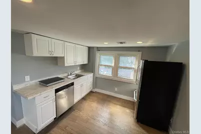 209 S 11th Street, Lindenhurst, NY 11757 - Photo 9