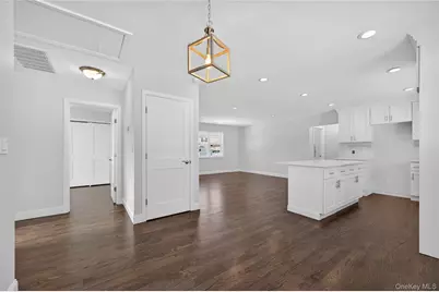 1667 Manatuck, Bay Shore, NY 11706 - Photo 11