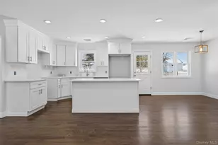 1667 Manatuck, Bay Shore, NY 11706 - Photo 9