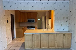 12 Cranberry Ln, Plainview, NY 11803 - Photo 3