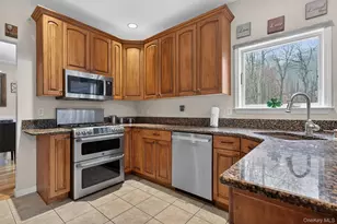 43 Greenwich Ave, Central Valley, NY 10917 - Photo 11