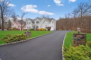 43 Greenwich Ave, Central Valley, NY 10917 - Photo 3