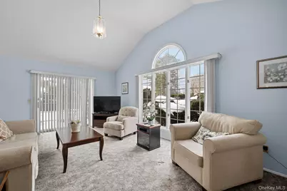 339 Oakwood Avenue, Bayport, NY 11705 - Photo 3