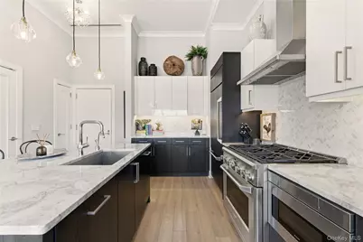 100 Garvies Point Road #1033, Glen Cove, NY 11542 - Photo 3