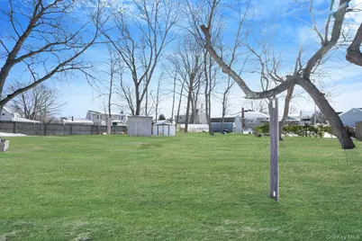 90 Winchester Drive, Lindenhurst, NY 11757 - Photo 15