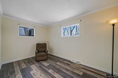 90 Winchester Drive, Lindenhurst, NY 11757 - Photo 29