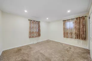 90 Winchester Dr, Lindenhurst, NY 11757 - Photo 27