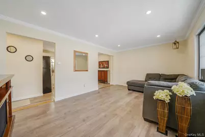 90 Winchester Drive, Lindenhurst, NY 11757 - Photo 17