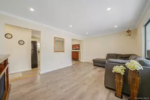 90 Winchester Dr, Lindenhurst, NY 11757 - Photo 17