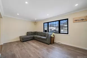 90 Winchester Dr, Lindenhurst, NY 11757 - Photo 19