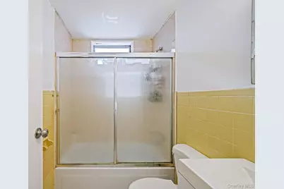 90 Winchester Drive, Lindenhurst, NY 11757 - Photo 37