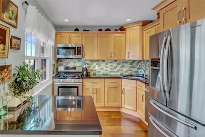 219 Mariners Way, Copiague, NY 11726 - Photo 5