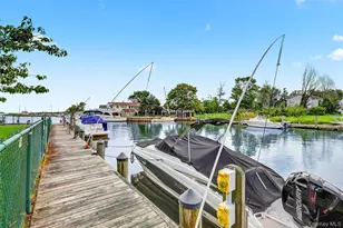 219 Mariners Way, Copiague, NY 11726 - Photo 27