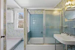 79 Appletree Ln, Roslyn Heights, NY 11577 - Photo 21