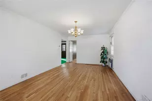 79 Appletree Ln, Roslyn Heights, NY 11577 - Photo 17