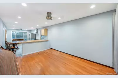 260 Springdale Drive, Ronkonkoma, NY 11779 - Photo 5