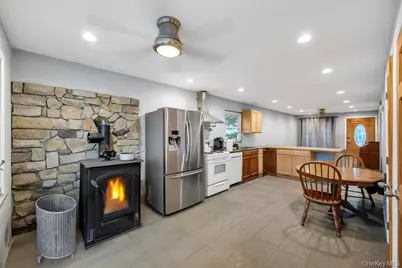 260 Springdale Drive, Ronkonkoma, NY 11779 - Photo 9