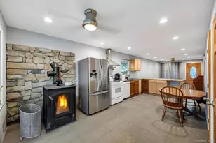 260 Springdale Dr, Ronkonkoma, NY 11779 - Photo 9