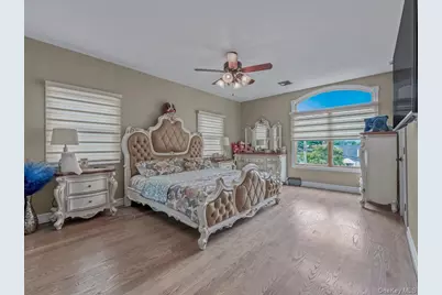 575 Hawthorne Street, West Hempstead, NY 11552 - Photo 15