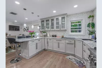 575 Hawthorne Street, West Hempstead, NY 11552 - Photo 11