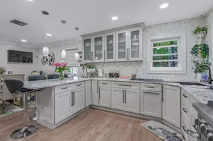 575 Hawthorne St, West Hempstead, NY 11552 - Photo 11