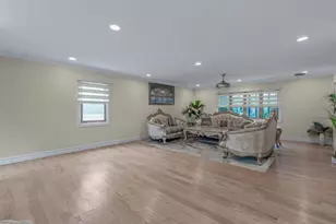 575 Hawthorne St, West Hempstead, NY 11552 - Photo 7