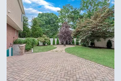 575 Hawthorne Street, West Hempstead, NY 11552 - Photo 29