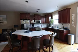 134 Jackie Ct, Patchogue, NY 11772 - Photo 7