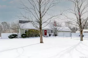 219 Pond Rd, Bohemia, NY 11716 - Photo 31