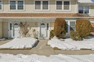 46 Gazebo Ln, Holtsville, NY 11742 - Photo 3