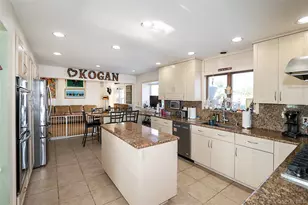 25 Centre St, Lynbrook, NY 11563 - Photo 7