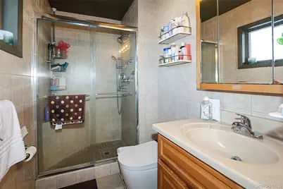 25 Centre Street, Lynbrook, NY 11563 - Photo 17