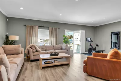 110 Brattle Circle, Melville, NY 11747 - Photo 15