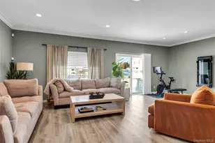 110 Brattle Cir, Melville, NY 11747 - Photo 15